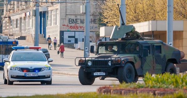 Foto Străzile din Bălți, patrulate de militari. Decizia de a scoate armata în stradă, criticată 1 22.01.2022