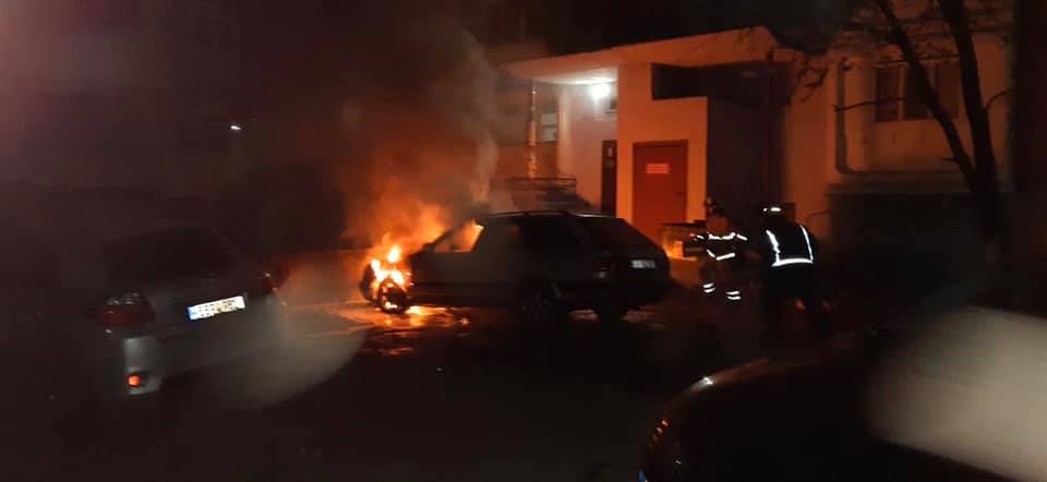 Foto /FOTO/VIDEO/ Trei automobile din municipiul Bălți au ars în această noapte 5 22.01.2022