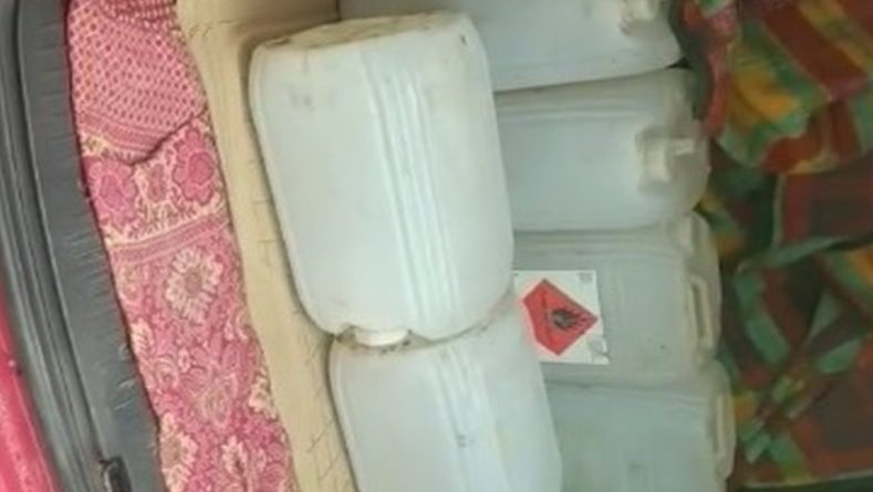 /VIDEO/ Poliția din Bălți a reținut doi suspecți care vindeau alcool contrafăcut la 90 de lei un litru