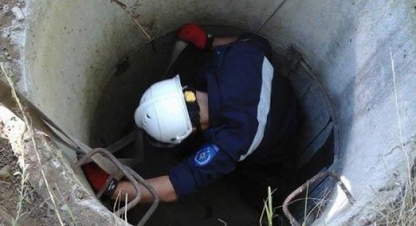 Un bărbat din Râșcani a fost salvat de pompieri după ce a căzut într-o fântână de 15 metri