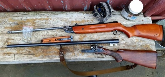 Un bărbat din raionul Soroca deținea ilegal acasă mai multe arme și muniții