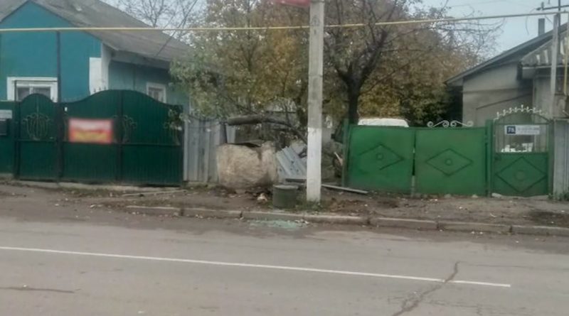 Un tânăr din Bălți s-a izbit cu mașina într-un gard, apoi într-o fântână