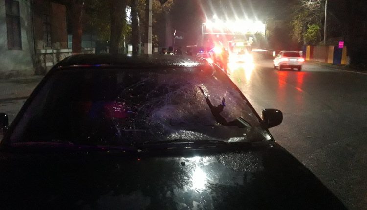Un bărbat din Bălți a ajusns la spital, după ce a încercat să traverseze strada neregulamentar