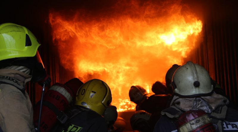 /VIDEO/ Mai mulți pompieri și salvatori au trecut testul de rezistență la foc