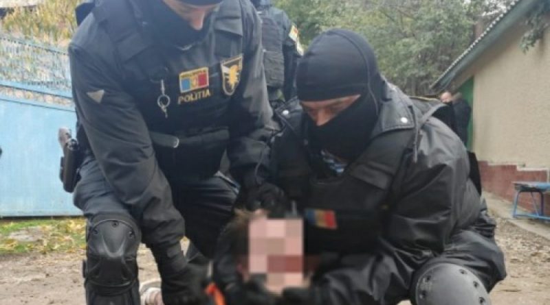 Bărbatul din raionul Anenii Noi care a luat ostatici trei copii amenințând că îi va omorî, a fost condamnat la 13 ani de închisoare