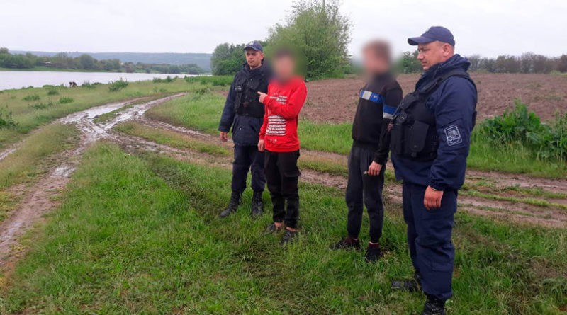 Doi copii care s-au pornit să viziteze locurile din împrejurimi au pus pe jar polițiștii de frontieră din raionul Soroca