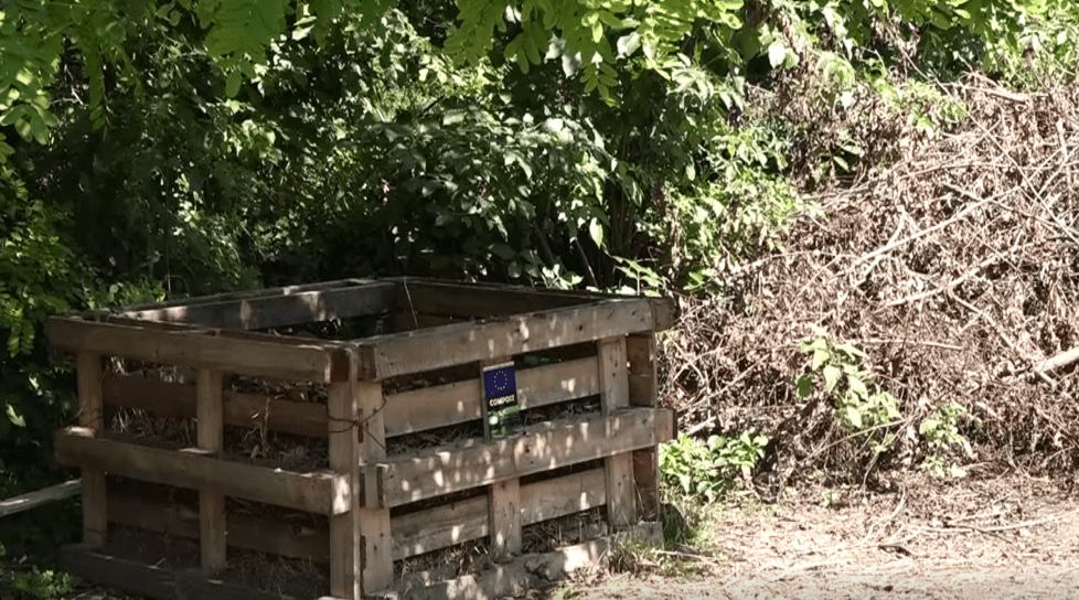 /VIDEO/ Locuitorii satului Dubna din raionul Soroca au învățat să facă compost