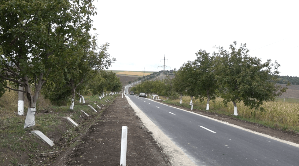 Foto /VIDEO/ În comuna Bilicenii Vechi s-a mai făcut un drum. Costul proiectului depășește șase milioane de lei 1 22.01.2022