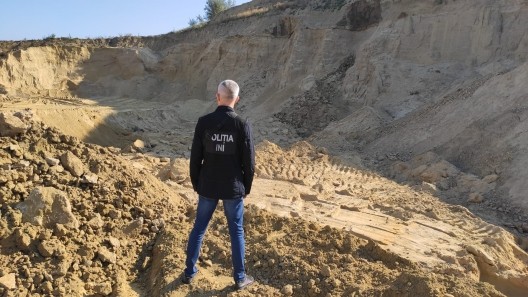 /VIDEO/ Nisip de peste două milioane de lei, extras ilegal la Telenești