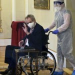 Foto /IMAGINEA ZILEI/ Bolnav de COVID-19, președintele Cehiei a stat într-un cub de sticlă la depunerea jurământului de către noul premier 3 29.01.2022