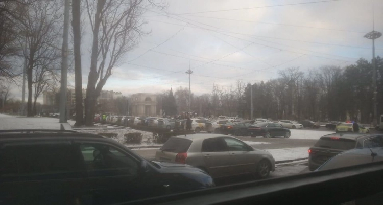 Foto /ВИДЕО/ В Кишиневе таксисты вышли на протест из-за новых цен на метан 8 29.01.2022