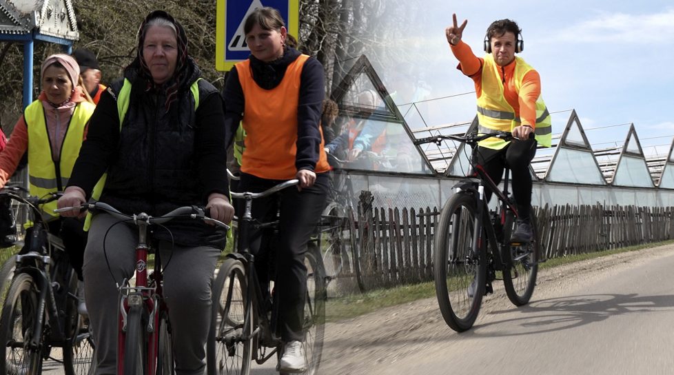 VIDEO/ Locuitorii din satul Elizaveta au lăsat treburile casnice pentru o oră de plimbare pe biciclete. „Ne face o talie de invidiat”
