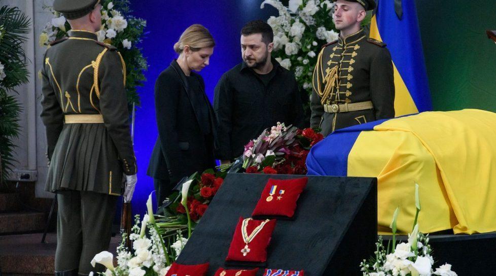 /FOTO/ Zelenski și soția sa, Olena, prima apariție publică de la începutul războiului, la funeraliile fostului preşedinte al Ucrainei