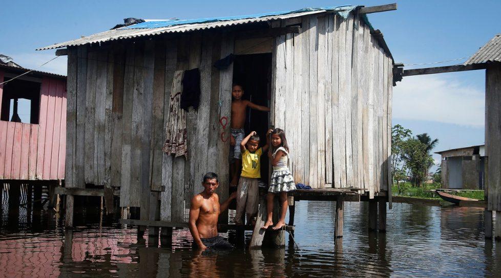 /FOTO/ Momente terifiante surprinse în Brazilia în timpul unor inundații devastatoare: aproape 100 de oameni au murit