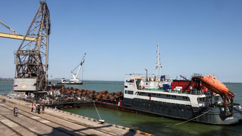 Prima navă comercială a plecat din Mariupol spre Rusia. Ucraina acuză un jaf al rușilor