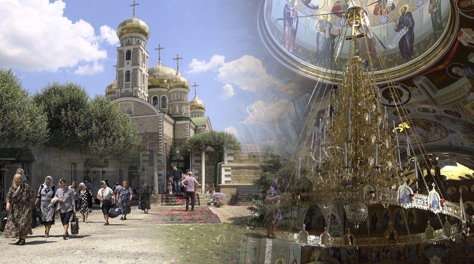 /VIDEO/ Peste 500 de oameni au participat la sfințirea Policandrului de la Mănăstirea din Glinjeni