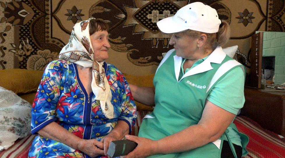 /VIDEO/ O zi din viața unui asistent social. O femeie din raionul Fălești îngrijește de 13 persoane