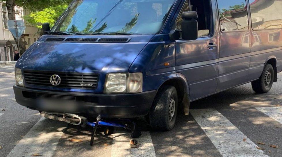 Copilă de 10 ani din Soroca, tamponată de o mașină în timp ce traversa strada cu bicicleta