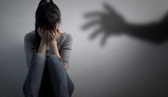 O tânără din raionul Sîngerei a fost abuzată sexual de către tatăl vitreg